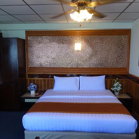Serene Hotel Pattaya Buitenkant foto