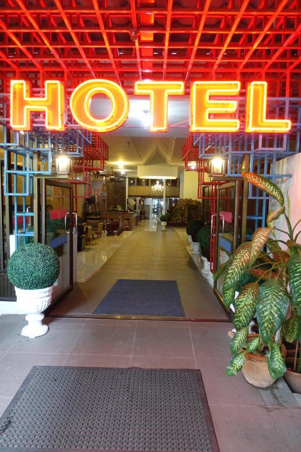 Serene Hotel Pattaya Buitenkant foto